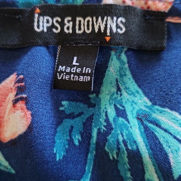 Ups & Downs Capped Sleeve Blouse - Picture 4 of 5